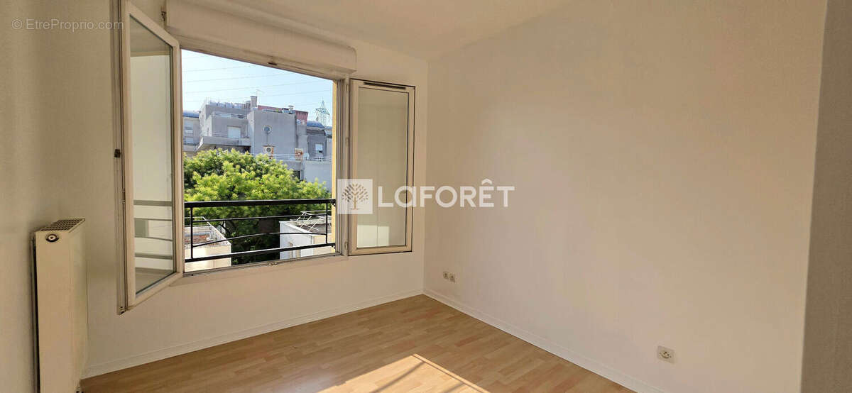 Appartement à VILLENEUVE-LA-GARENNE