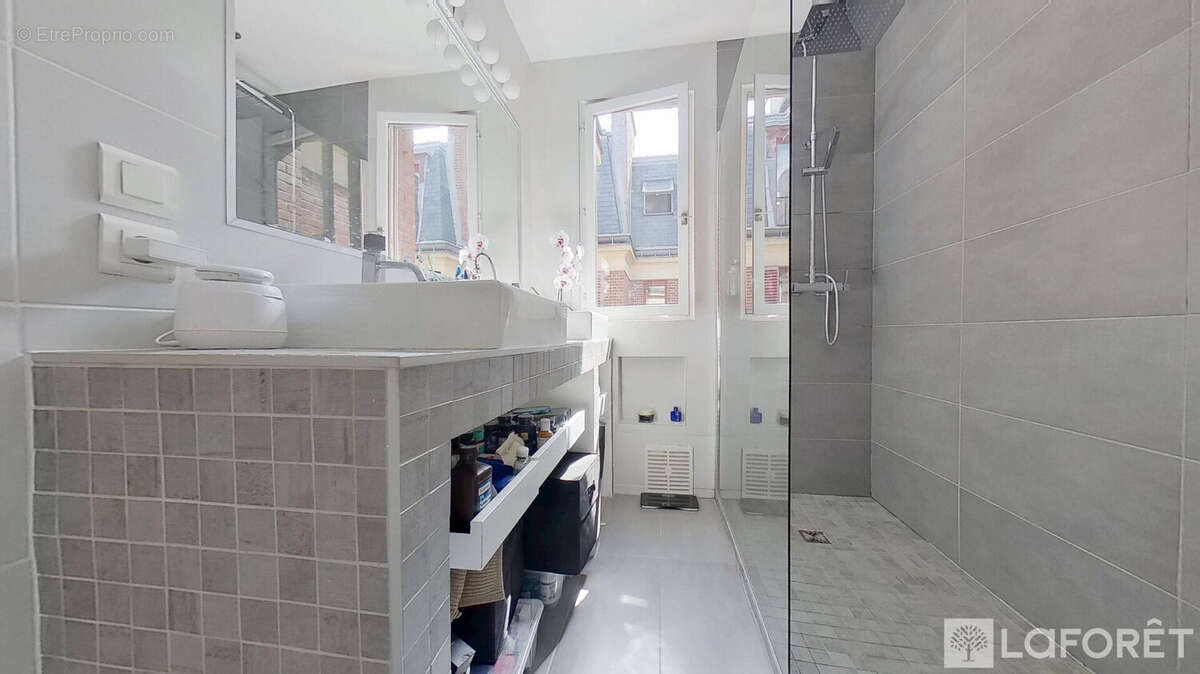 Appartement à PARIS-17E