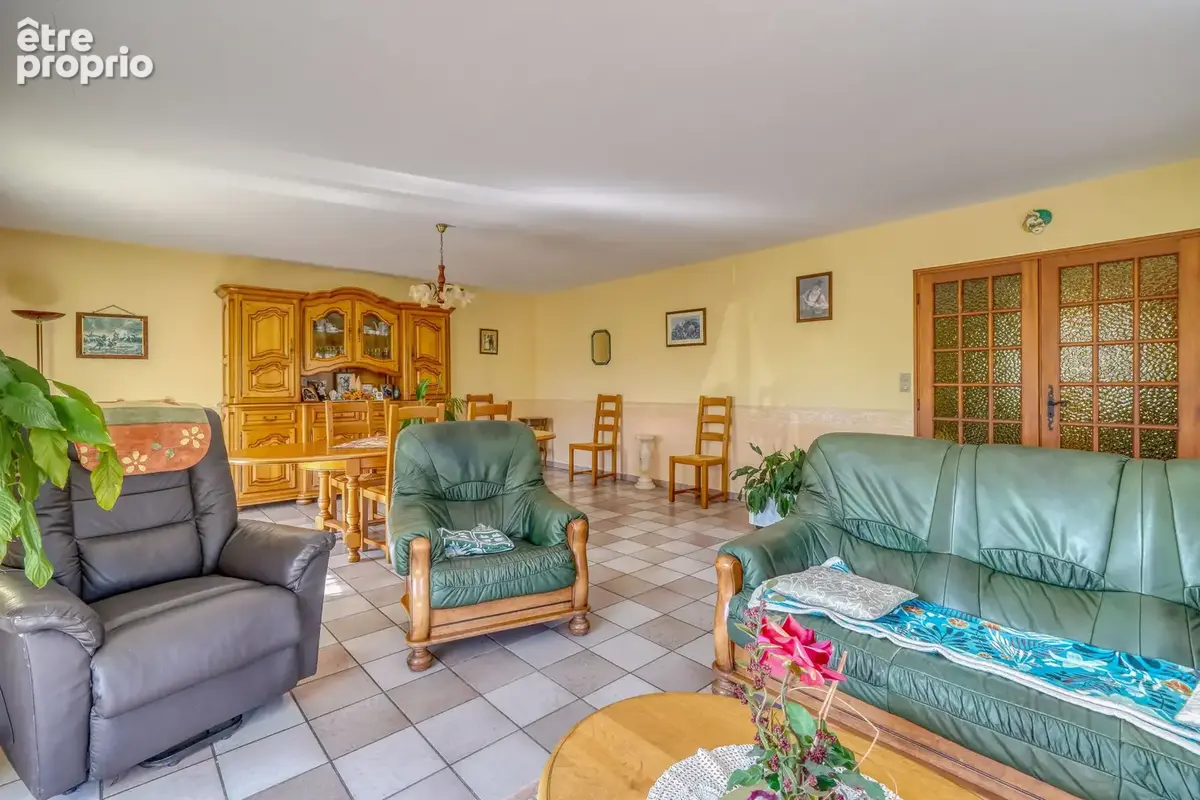 Maison 6 pièces en R+1 de 171m2 sur parcelle de 1571m2 - photo 2