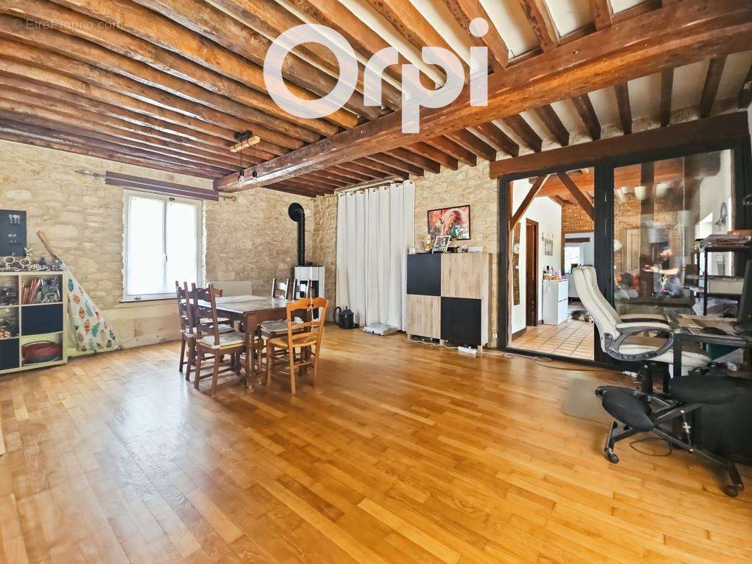 LONGERE ANCIENNE - 3/4 Chambres - Terrain 1100 m² - Double garage - photo 5