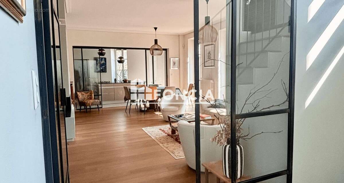 Maison d'architecte de 200 m2 sur terrain de 1280 m2 - photo 5