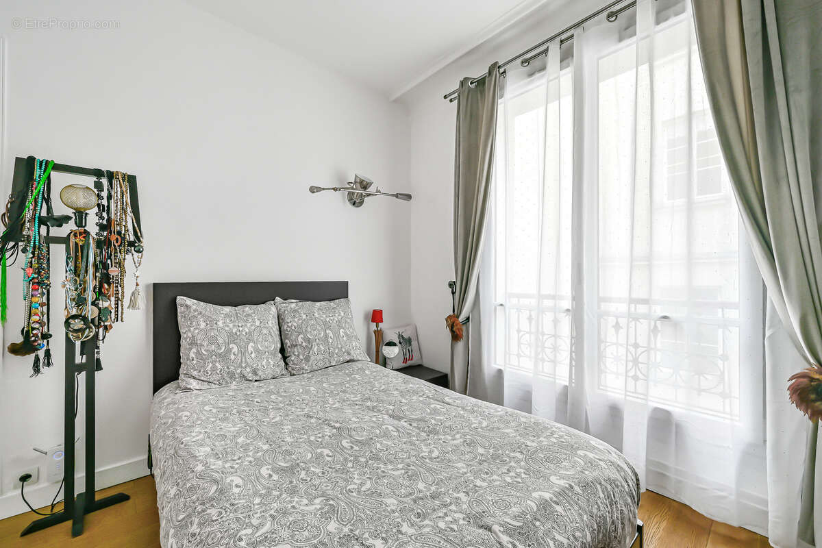 Appartement à PARIS-1E