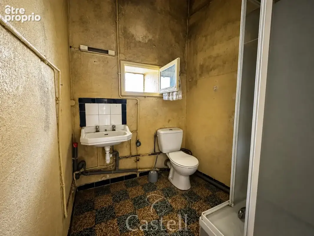 ***agde centre-ville  appartement t3 73 m² à rénover  dernier étage*** - photo 7