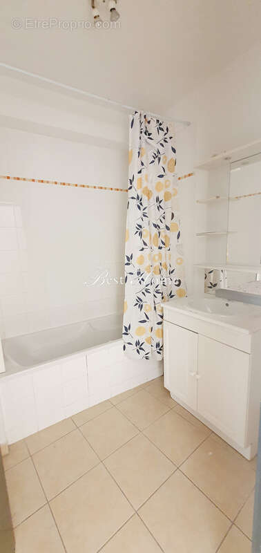 Vente appartement Proche Daudet et Arènes , A vendre Appartement de type 3 en 1er étage avec balcon - photo 6