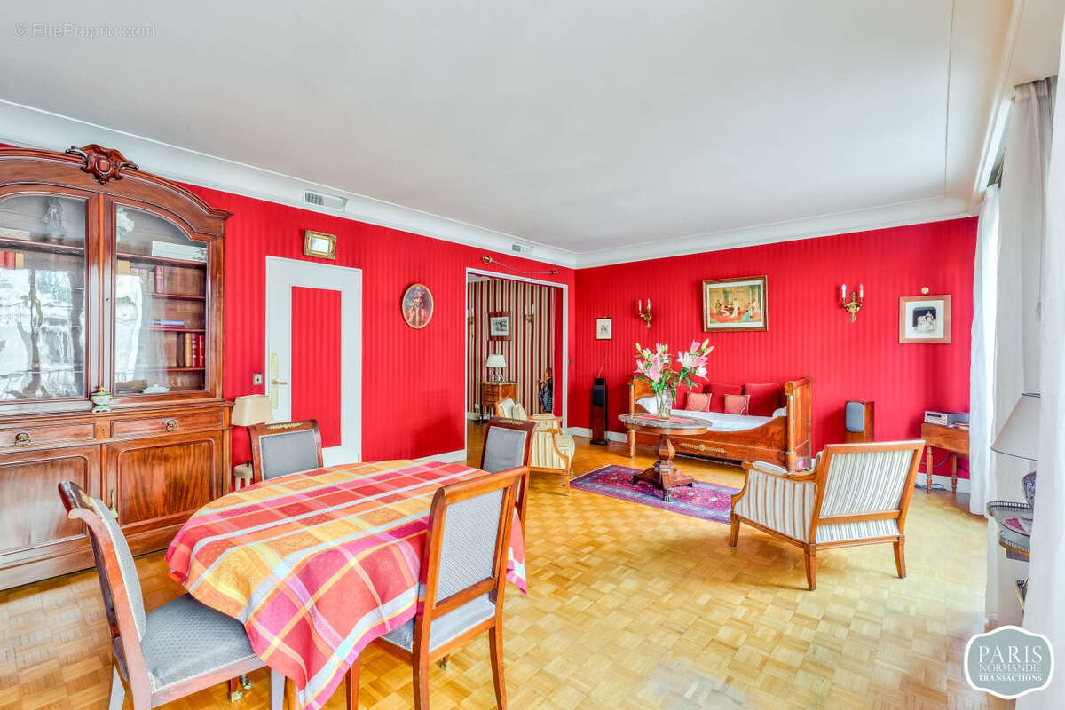 Appartement à PARIS-8E