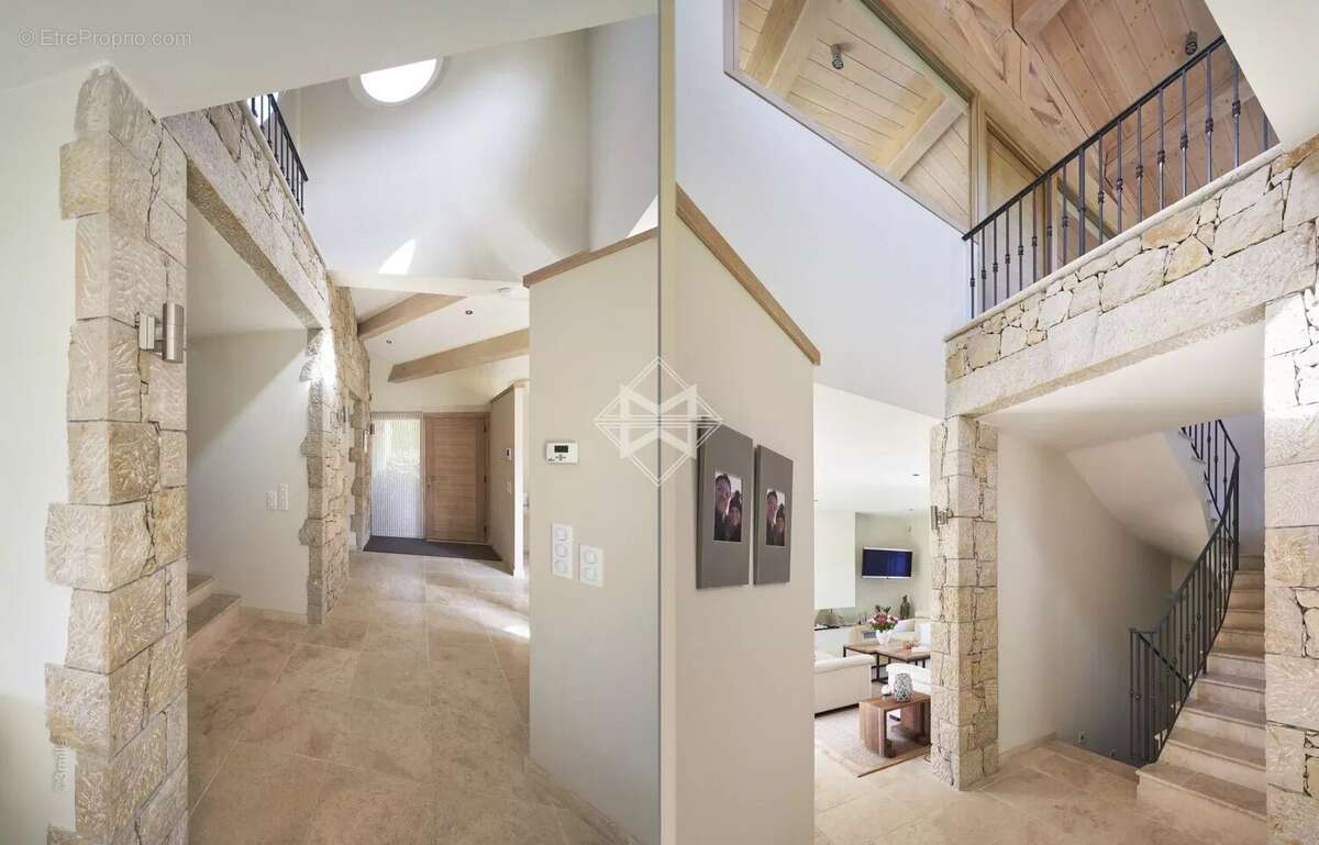 Maison à TOURRETTES