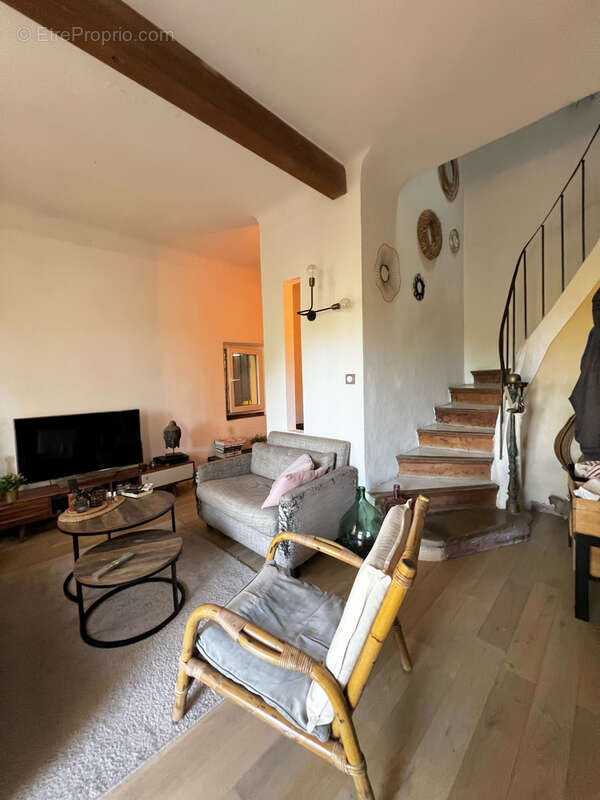 Toulon Siblas - Un charme fou pour cette maison ancienne avec jardin et piscine - photo 6