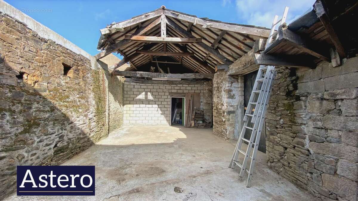 Garage individuel polyvalent de 235 m2 à Pontivy - photo 7