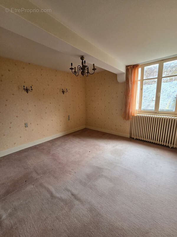 Maison à DUN-SUR-AURON