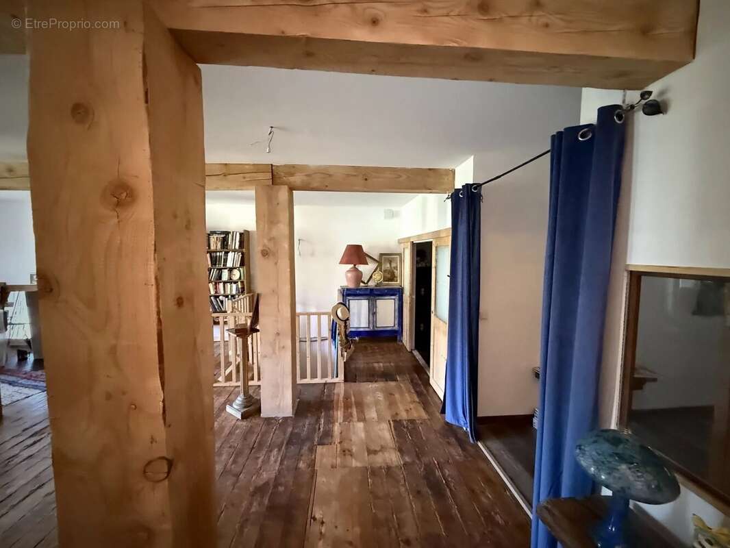 Maison à FEUILLA