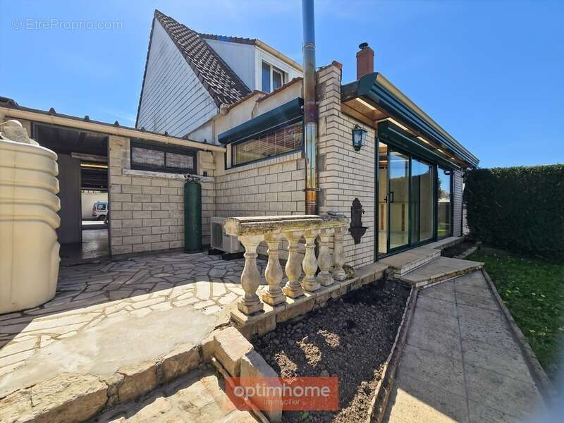 Maison 98 m² 3 chambres veranda cave complete grand garage - photo 2