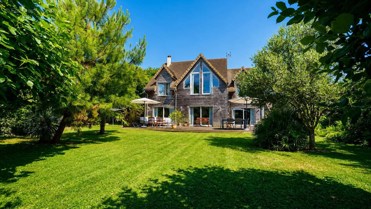 Maison à MEZIERES-SUR-SEINE