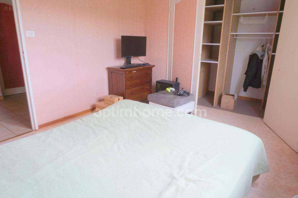 Appartement 3 pièces avec grand balcon et cave à NAVENNE - photo 8