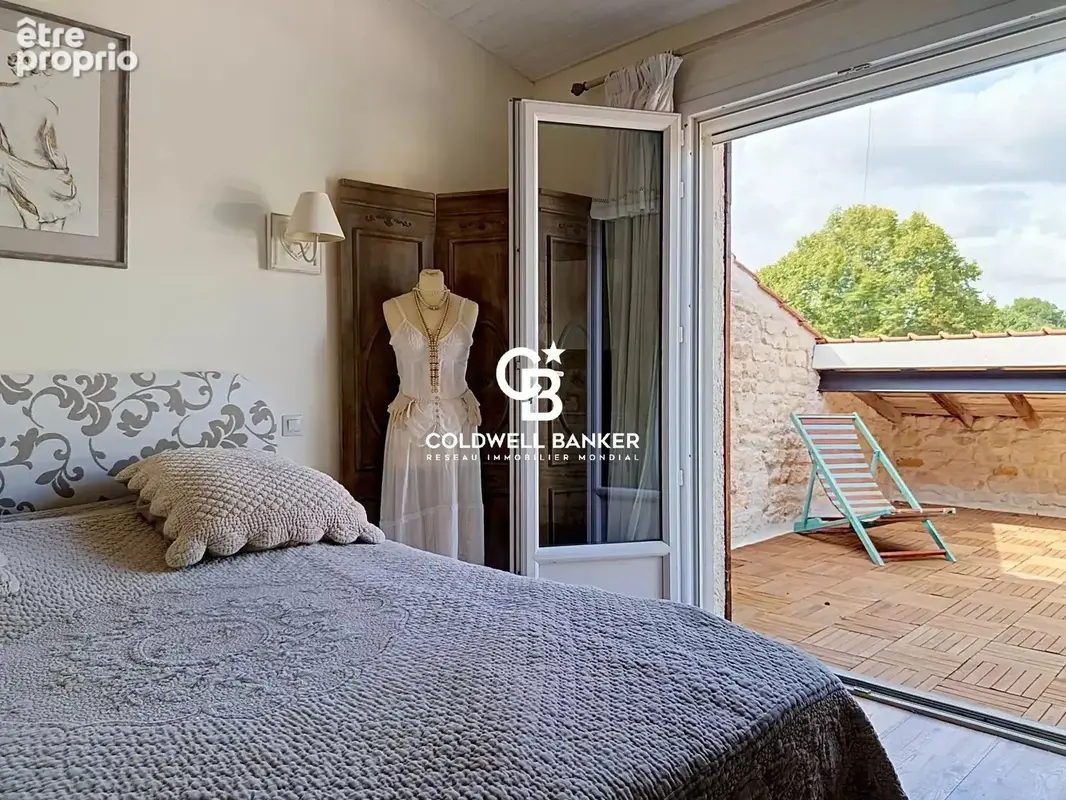 Une maison de caractère, un intérieur soigné et une véritable atmosphère - 10km de Saintes - photo 11