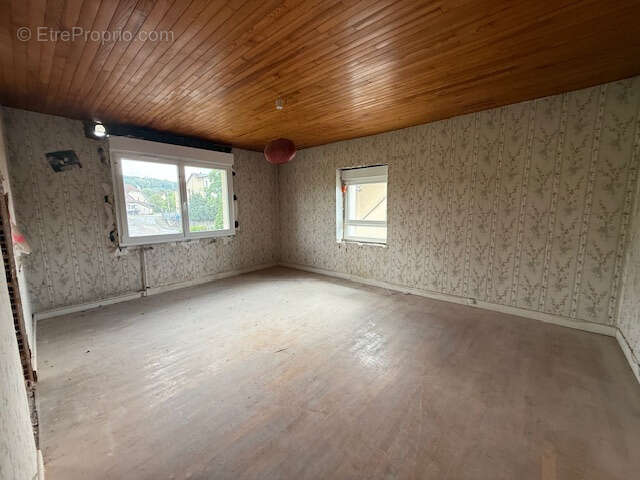 Appartement à POUILLEY-LES-VIGNES