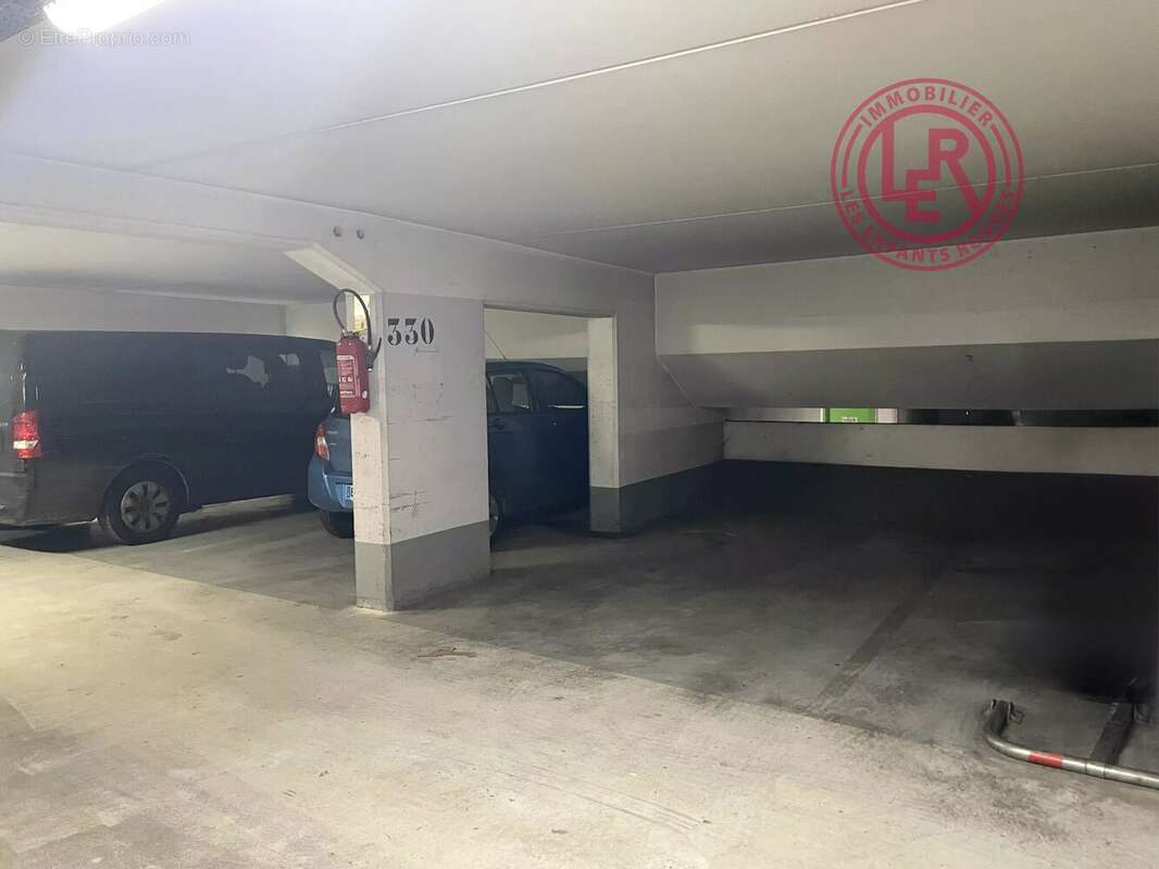 Parking à PARIS-3E