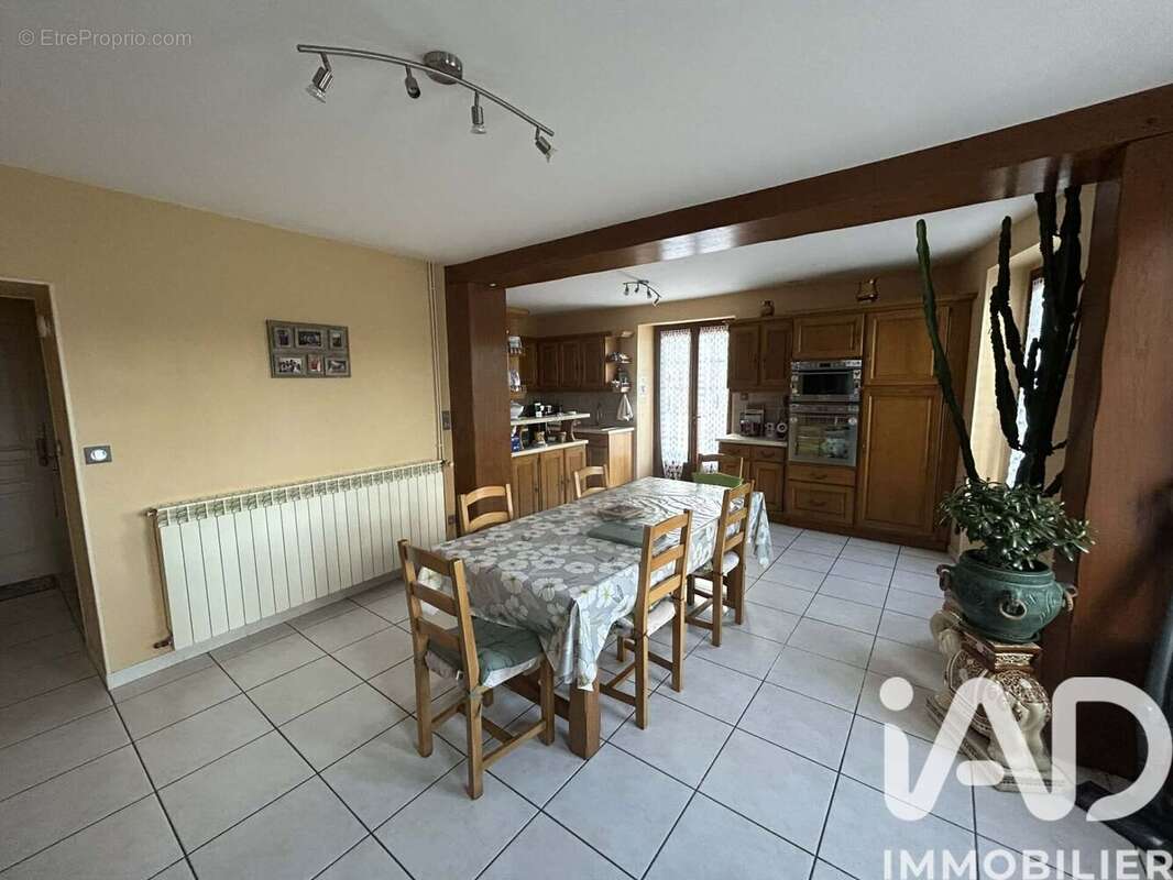Maison 84 m² à Nohant-En-Gracay  - photo 3
