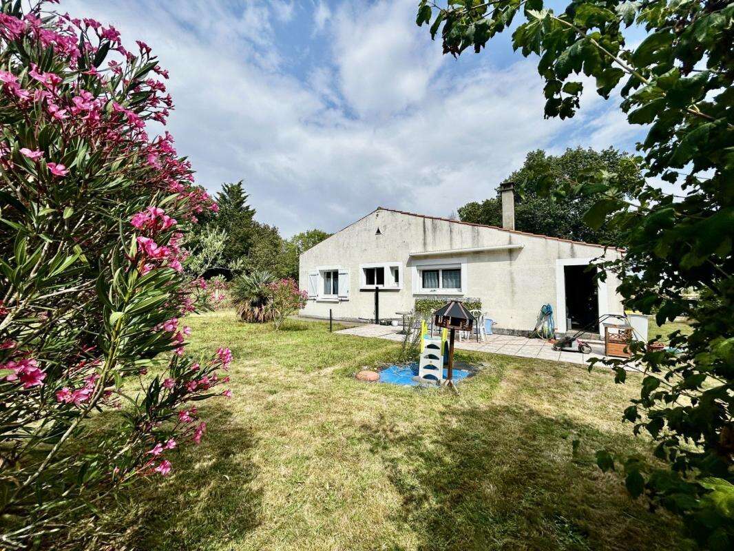 Maison à SAINT-LAURENT-DE-LA-PREE