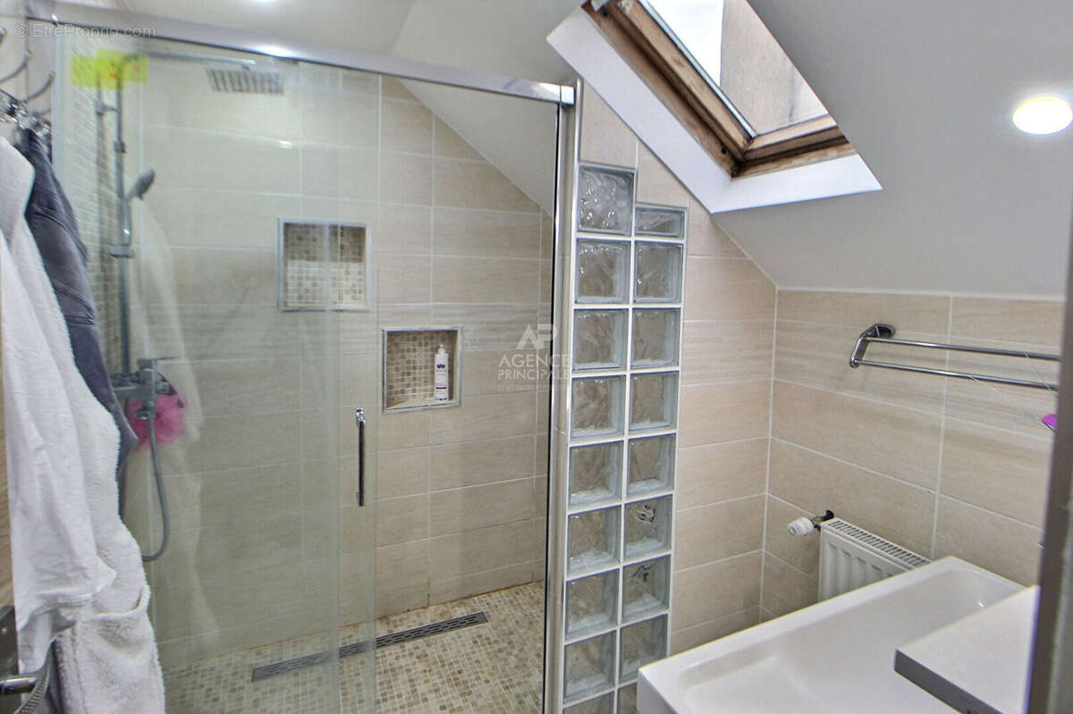 Maison à CHANTELOUP-LES-VIGNES