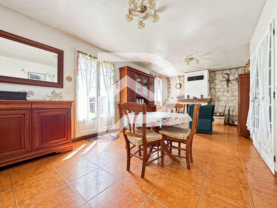 Maison à NOYERS-SAINT-MARTIN