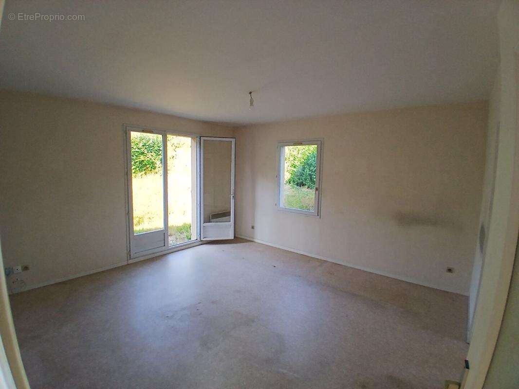 Maison T2 de plain-pied avec garage et jardin PRUILLE L'EGUILLE - photo 4