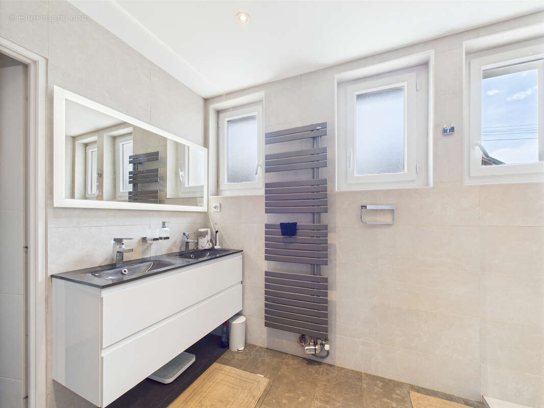 Maison à CHINDRIEUX