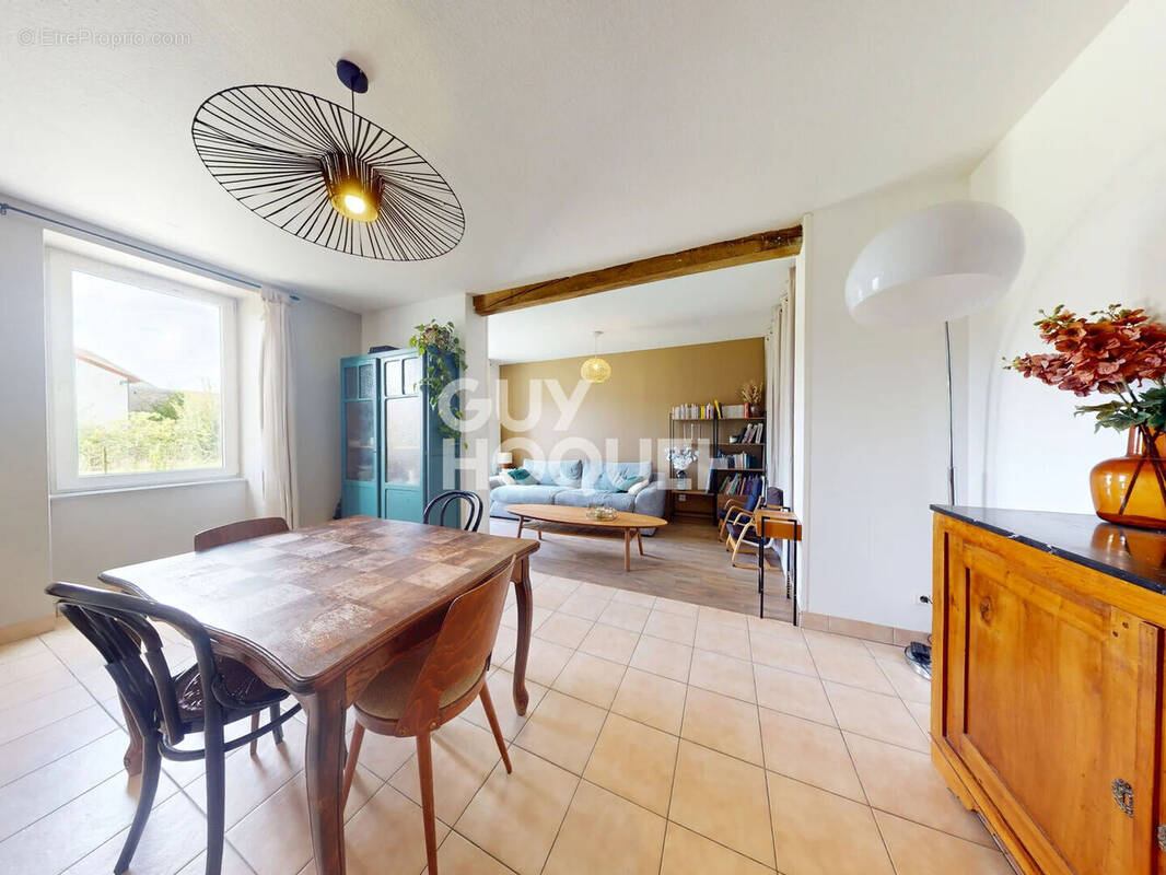 Maison à VAIVRE-ET-MONTOILLE