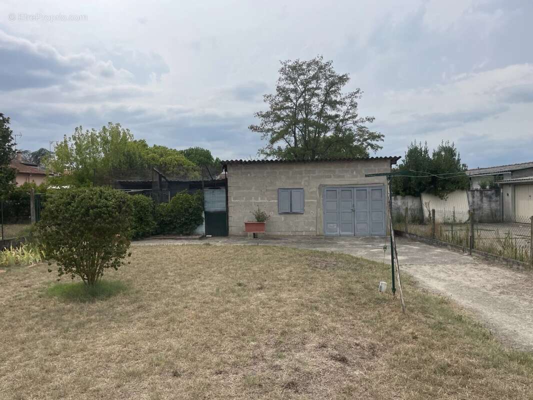 MAISON de plain-pied avec garage et jardin. - photo 11