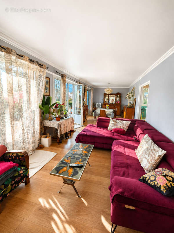 Appartement T6 de 128 m2 avec balcon, parking et pièce indépendante   Firminy - photo 5