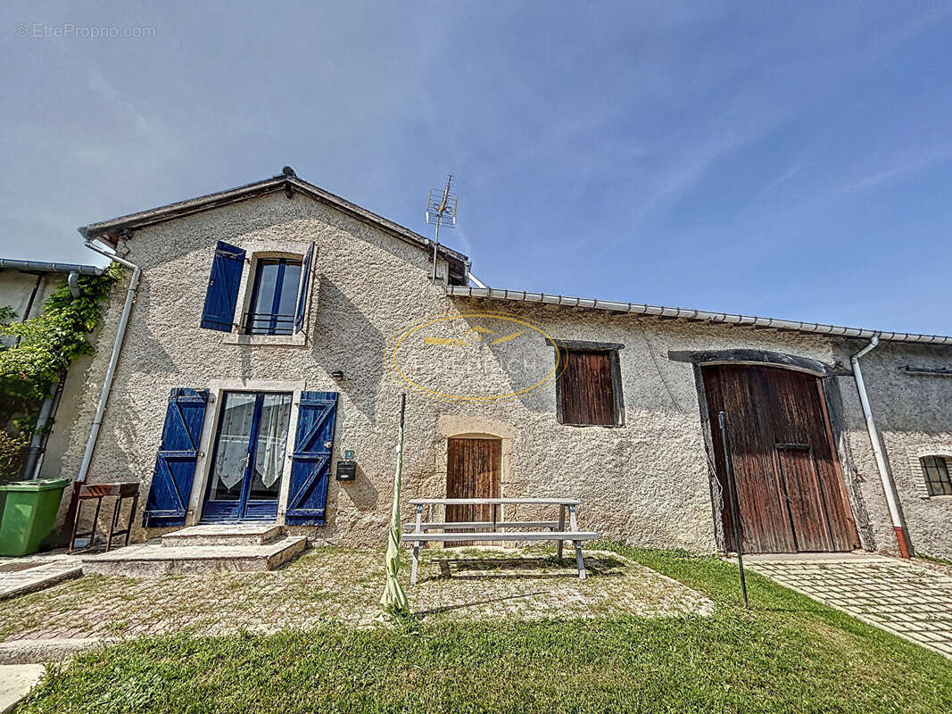 Immeuble avec local commercial en rez-de-chaussee - photo 6