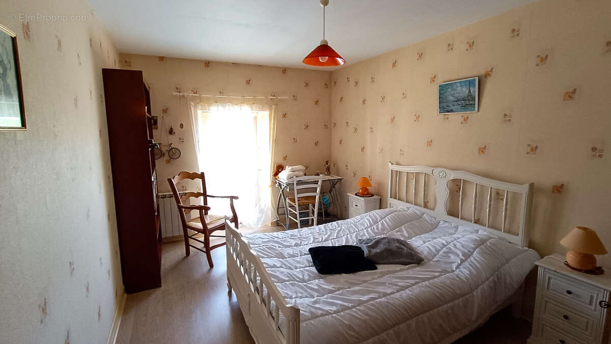 Maison à SAINT-GENIS-DE-SAINTONGE