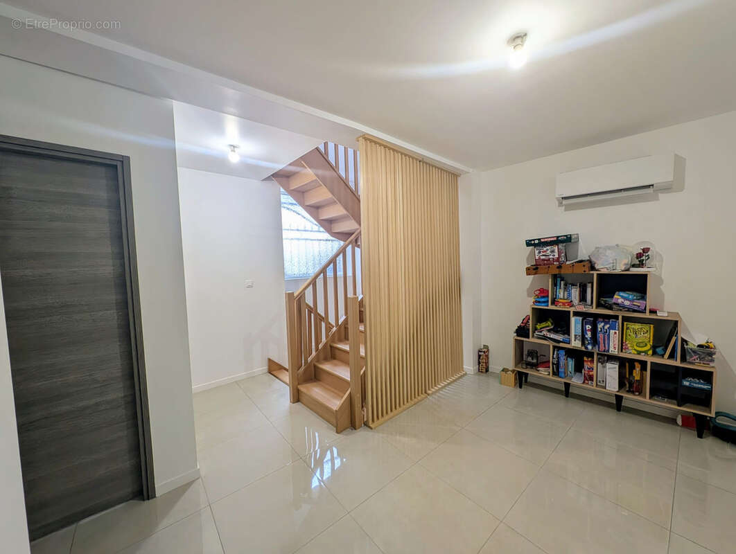 Appartement à LEZIGNAN-CORBIERES