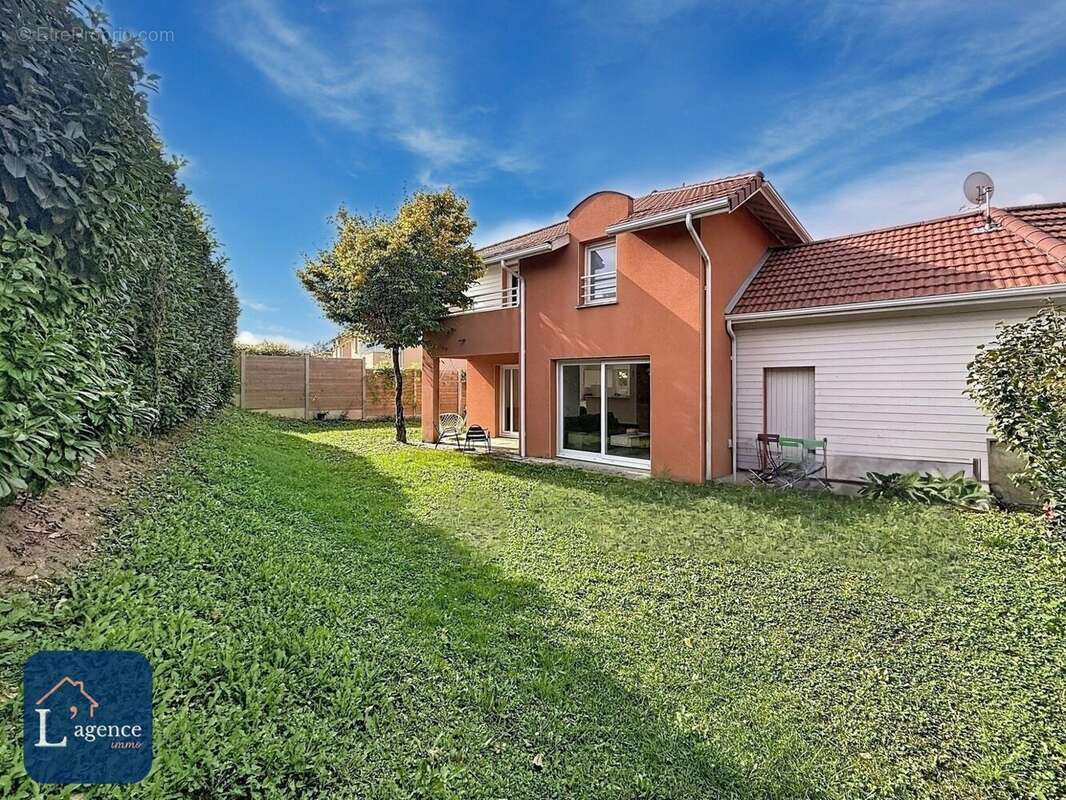 Maison à SAINT-GENIS-POUILLY