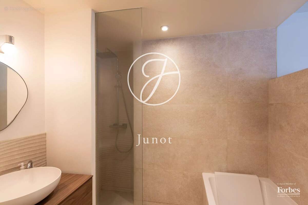 Paris 9e - BLANCHE - Appartement - 3 pièces - 70,06m² Carrez - 69,63m² au sol - 1 chambre - 1 bureau -  Balcon filant - photo 12
