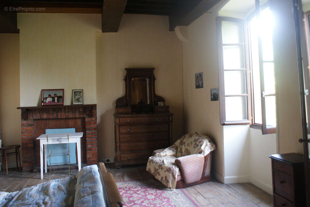 Maison à COLLONGES-LA-ROUGE