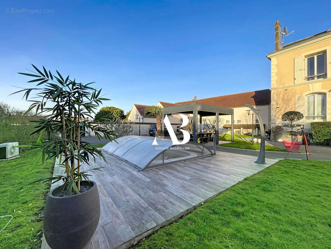 Maison à LA CHAPELLE-RABLAIS