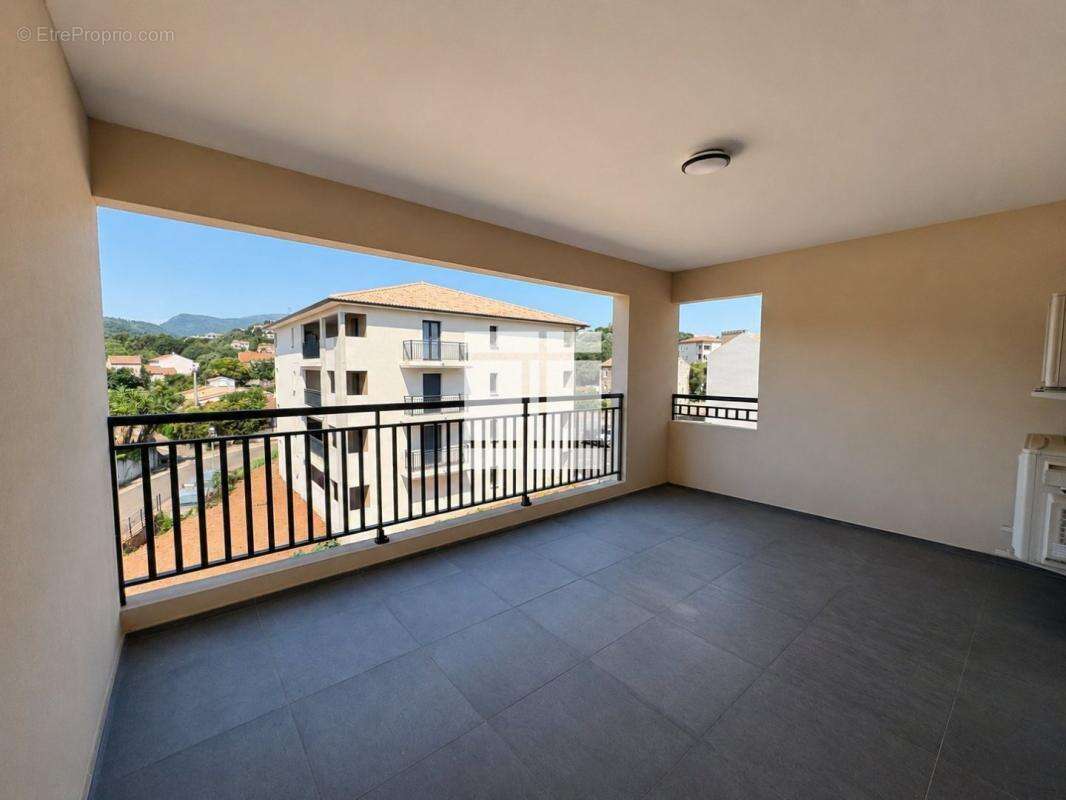 Appartement T3 récent avec terrasse et deux places de parking - photo 4