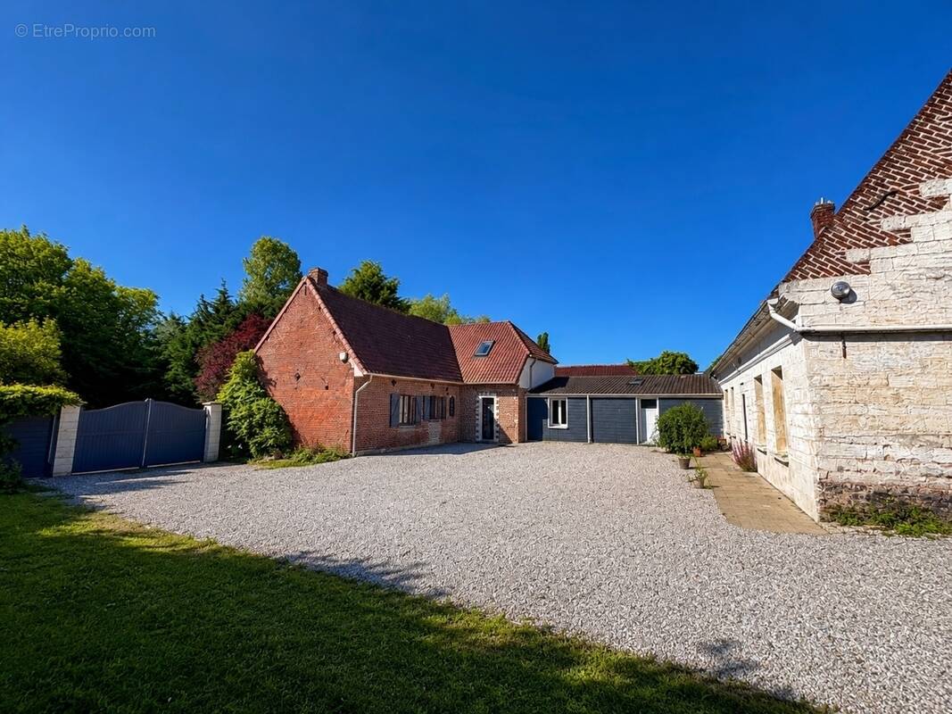 Maison à RIVIERE