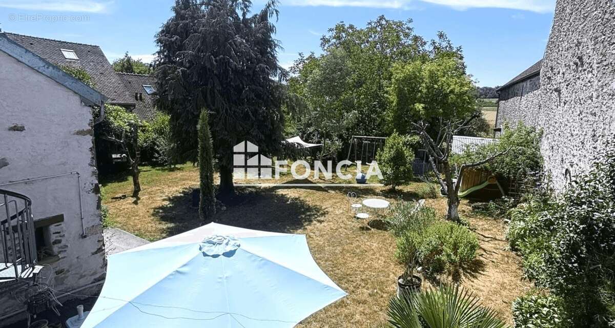 Maison de caractère en pierre avec jardin clos, studio indépendant et dépendances : un lieu de vie authentique aux multiples pos - photo 3
