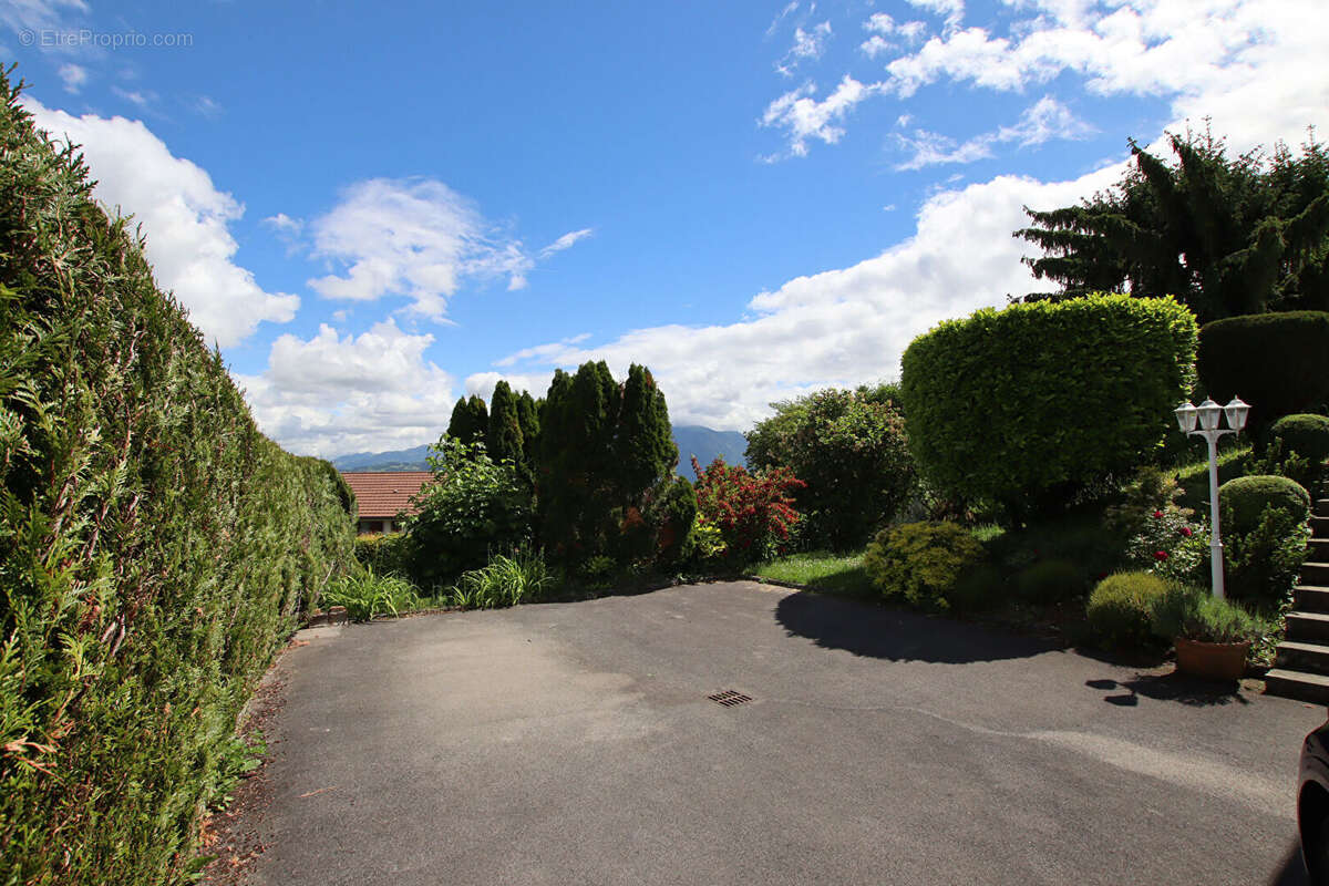 Maison à LA ROCHE-SUR-FORON
