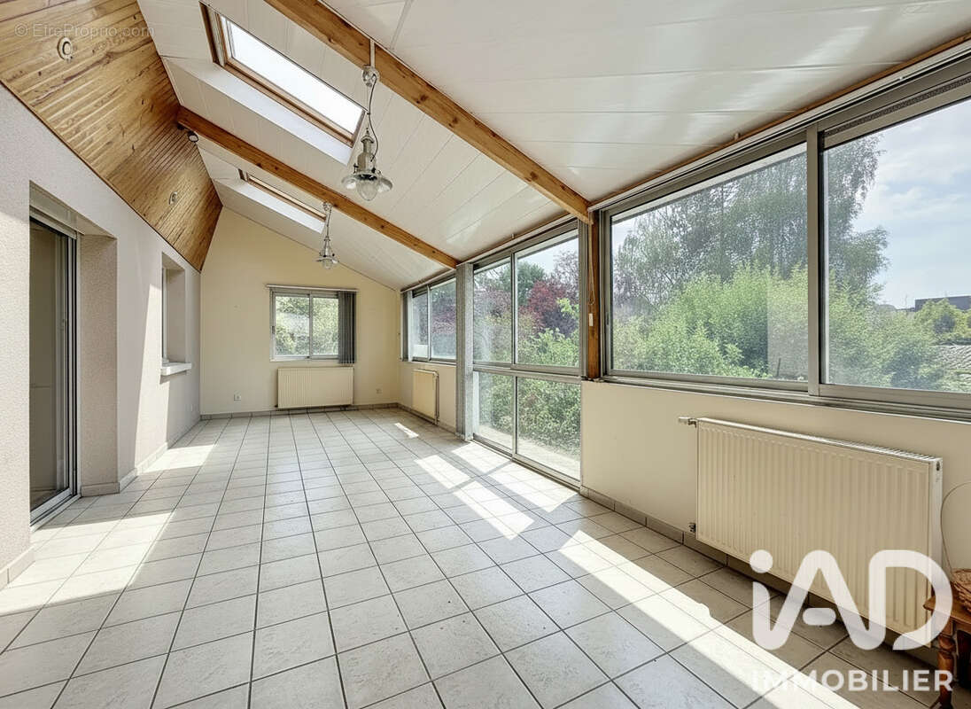 Maison 111 m² à Saint-Jacques-De-La-Lande  - photo 2