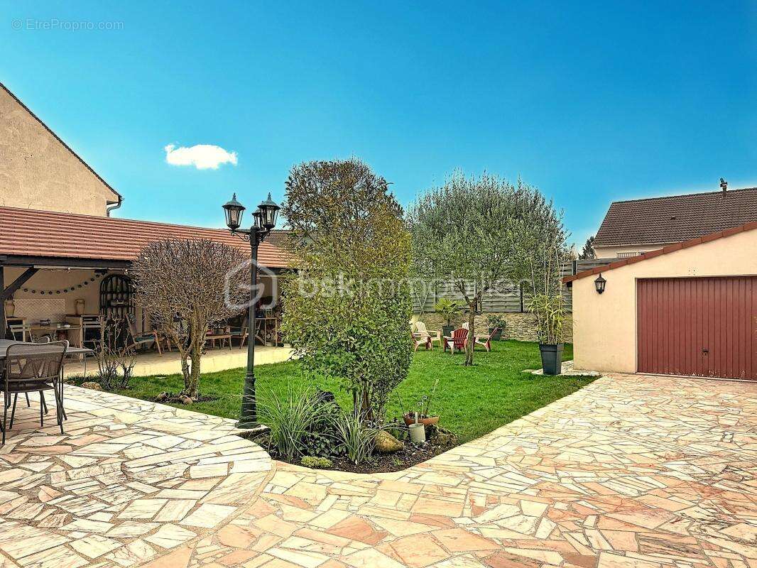 Maison à OZOIR-LA-FERRIERE