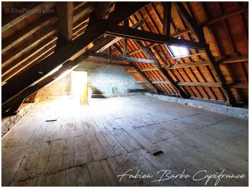 Maison à NEANT-SUR-YVEL