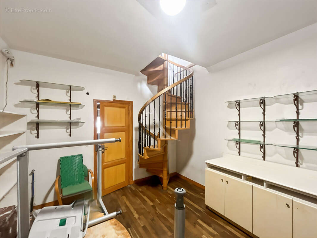 Local commercial Les Mureaux 298 m² - photo 7