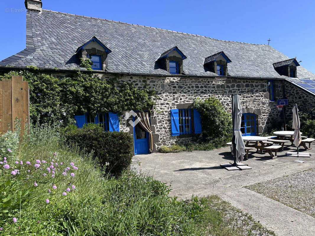 Maison 10 pièces 283 m² à vendre à Saint-Bonnet-De-Condat (15190) - photo 4