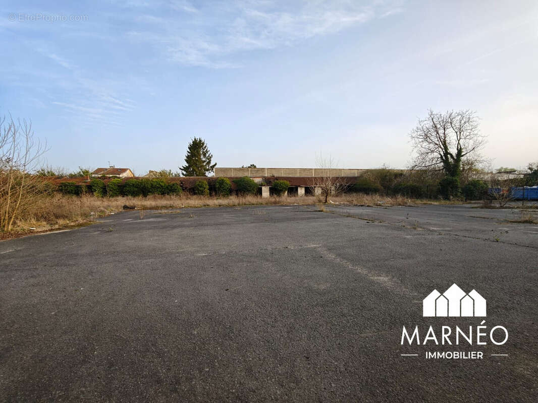 Terrain à CHALONS-EN-CHAMPAGNE