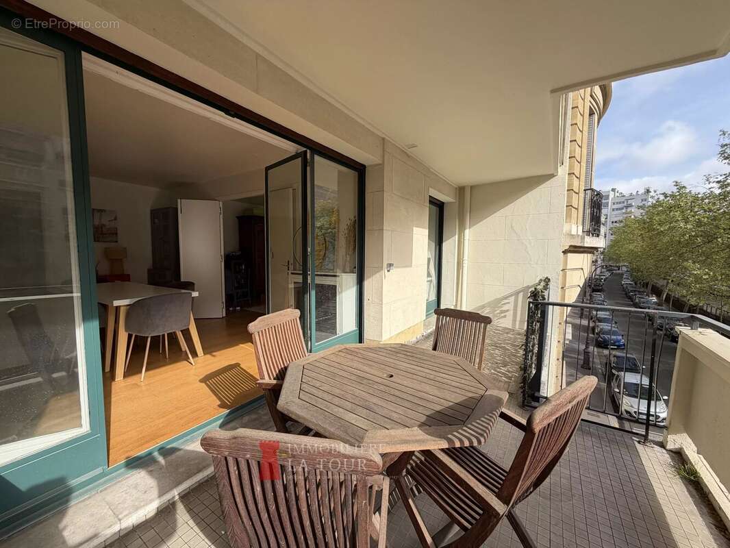 Appartement à PARIS-16E