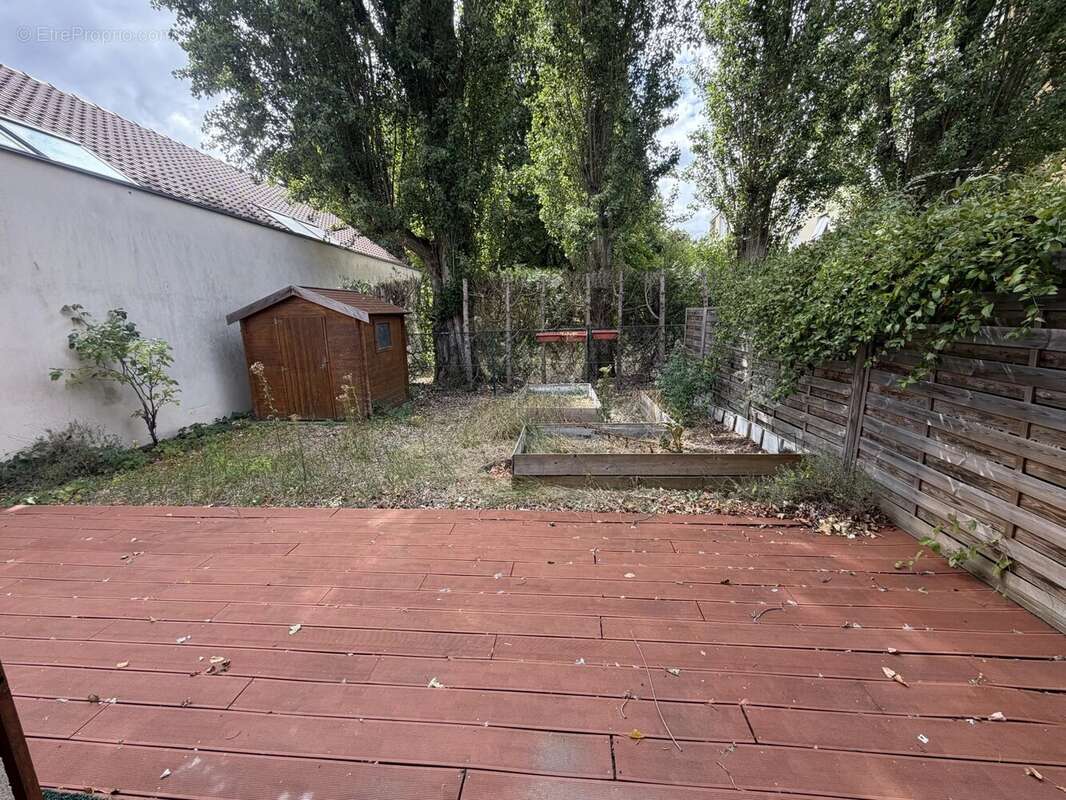 F3 en rez-de-jardin au centre de Montesson. - photo 2