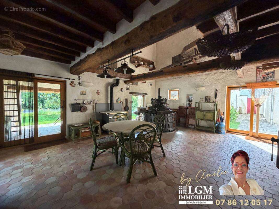 MAGNIFIQUE LONGÈRE de 209 m² - 4 Chambres - Dépendances - photo 17