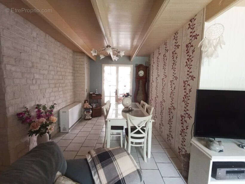                  Salle à manger - Maison à SAINT-JOACHIM